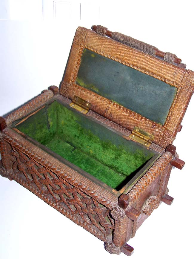 A Wonderful 19th century Sailor-Made "Nautical Fancy Ropework" Box. — image 4